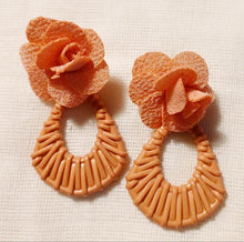 Load image into Gallery viewer, Abstract Flower Earrings Kargo Fresh
