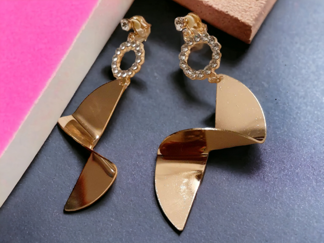 Abstract Gold Metal Clip On Earrings Gold Kargo Fresh