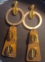 Load image into Gallery viewer, Abstract Handpainted Design Wooden Clip on Earrings Kargo Fresh
