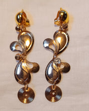 Load image into Gallery viewer, Abstract Metal Clip On Earrings Gold Kargo Fresh
