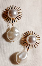 Load image into Gallery viewer, Abstract faux Pearl Clip On Earrings Kargo Fresh
