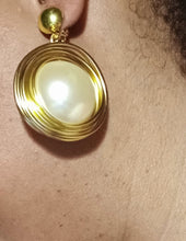 Load image into Gallery viewer, Abstract wire and  Faux Pearl dangle Clip On Earrings Kargo Fresh
