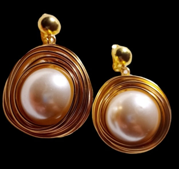 Abstract wire and  Faux Pearl dangle Clip On Earrings Kargo Fresh