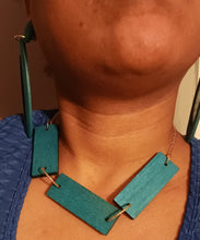 Load image into Gallery viewer, Abstract wooden clip on earrings and necklace set Kargo Fresh
