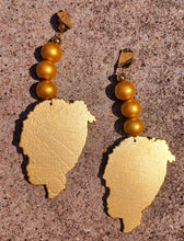 Load image into Gallery viewer, Afrocentruc Handpainted Wooden Clip Earrings Kargo Fresh
