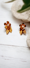 Load image into Gallery viewer, Antique gold flower clip on earrings 1950s Kargo Fresh
