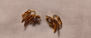 Antique gold flower clip on earrings 1950s Kargo Fresh