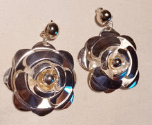 Load image into Gallery viewer, Artsy Abstract Metal Flower Clip On Earrings Kargo Fresh
