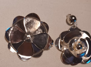 Artsy Abstract Metal Flower Clip On Earrings Kargo Fresh