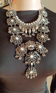 Avant garde Collar bib Necklace and clip on earrings Kargo Fresh