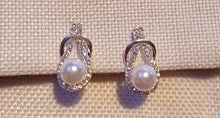 Load image into Gallery viewer, Beautiful Faux Pearl Stud Clip On Earrings Kargo Fresh
