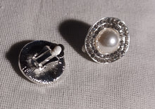 Load image into Gallery viewer, Beautiful Faux Pearl Stud Clip On Earrings Kargo Fresh

