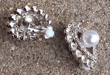 Load image into Gallery viewer, Beautiful Rhinestone and Pearl Clip On Earrings Kargo Fresh
