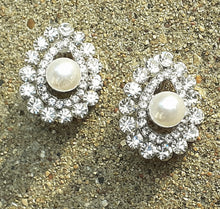 Load image into Gallery viewer, Beautiful Rhinestone and Pearl Clip On Earrings Kargo Fresh
