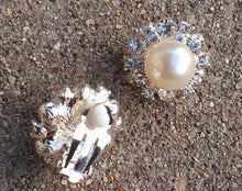 Load image into Gallery viewer, Beautiful Rhinestone and Pearl Cluster Clip On Earrings Kargo Fresh
