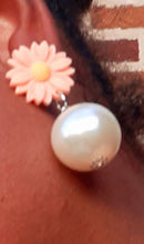 Load image into Gallery viewer, Beautiful Rhinestone and Pearl with Acrylic Daisies  Earrings Kargo Fresh
