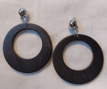 Load image into Gallery viewer, Black Minimalist wooden hoop clip on earrings Kargo Fresh
