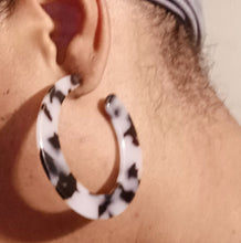 Load image into Gallery viewer, Black and white acrylic hoop earrings Kargo Fresh
