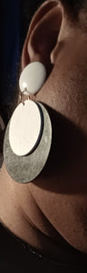 Black and white wood and acrylic clip on earrings Kargo Fresh