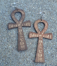 Load image into Gallery viewer, Carved Hierglyohic Ankh Earrings Kargo Fresh
