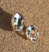 Load image into Gallery viewer, Chunky Crystal Stud Clip On Earrings Kargo Fresh

