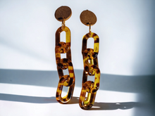 Load image into Gallery viewer, Chunky acrylic chain and wood earrings Kargo Fresh
