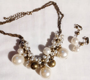 Chunky faux pearl necklace and clip on earrings Kargo Fresh