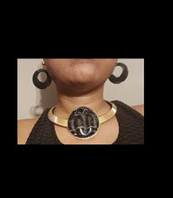 Load image into Gallery viewer, Chunky queens collar with clip on earrings Kargo Fresh
