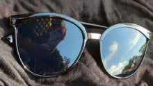 Load image into Gallery viewer, Classic Beach Shades (Unisex) Kargo Fresh
