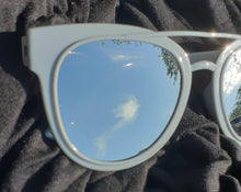 Load image into Gallery viewer, Classic Beach Shades (Unisex) Kargo Fresh
