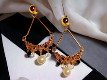 Load image into Gallery viewer, Classy Faux Pearl Clip on Dangle Earrings Kargo Fresh
