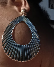 Load image into Gallery viewer, Clip On XL Crinkle Metal Hoop  Earrings Kargo Fresh
