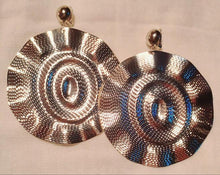 Load image into Gallery viewer, Clip On extra large Abstract Disc Dangle Earrings silver Kargo Fresh
