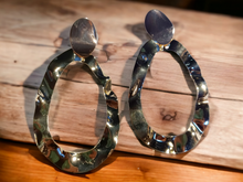 Load image into Gallery viewer, Clip On gold Crinkle Metal Hoop  Earrings Kargo Fresh
