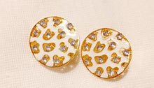 Load image into Gallery viewer, Clip on Cluster  Stud Earrings Kargo Fresh
