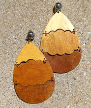 Load image into Gallery viewer, Clip on Natural Wood Accordion Earrings Kargo Fresh
