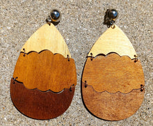 Load image into Gallery viewer, Clip on Natural Wood Accordion Earrings Kargo Fresh
