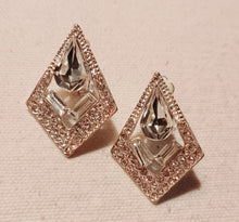 Load image into Gallery viewer, Clip on Stud Earrings Kargo Fresh
