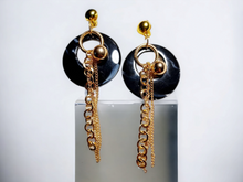 Load image into Gallery viewer, Clip on acrylic and chain earrings Kargo Fresh
