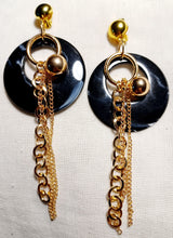 Load image into Gallery viewer, Clip on acrylic and chain earrings Kargo Fresh
