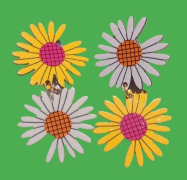 Clip on acrylic mod daisy earrings Kargo Fresh