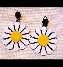 Load image into Gallery viewer, Clip on large acrylic mod daisy earrings Kargo Fresh
