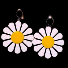 Load image into Gallery viewer, Clip on large acrylic mod daisy earrings Kargo Fresh
