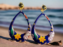 Load image into Gallery viewer, Clip on metal boho floral hoops Kargo Fresh
