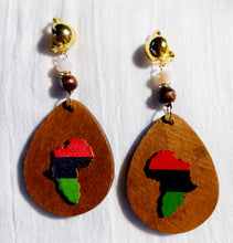 Load image into Gallery viewer, Clip on rbg africa wooden earrings Kargo Fresh
