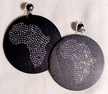 Load image into Gallery viewer, Clip on rhinestone and wood africa wooden earrings Kargo Fresh
