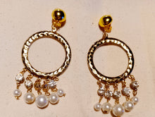 Load image into Gallery viewer, Copy of Clip on Pearl Dangle Earrings Kargo Fresh
