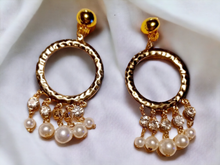 Load image into Gallery viewer, Copy of Clip on Pearl Dangle Earrings Kargo Fresh
