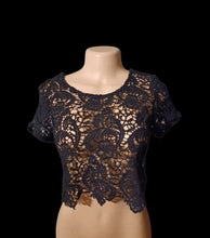 Load image into Gallery viewer, Cotton lace crop top Small Kargo Fresh
