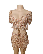 Load image into Gallery viewer, Cute floral chiffon mini skirt and crop top set nwt Small Kargo Fresh
